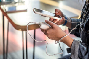 como-fazer-o-celular-carregar-mais-rapido